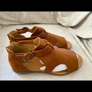 Brand new Comfort view suede sandal, size 11.